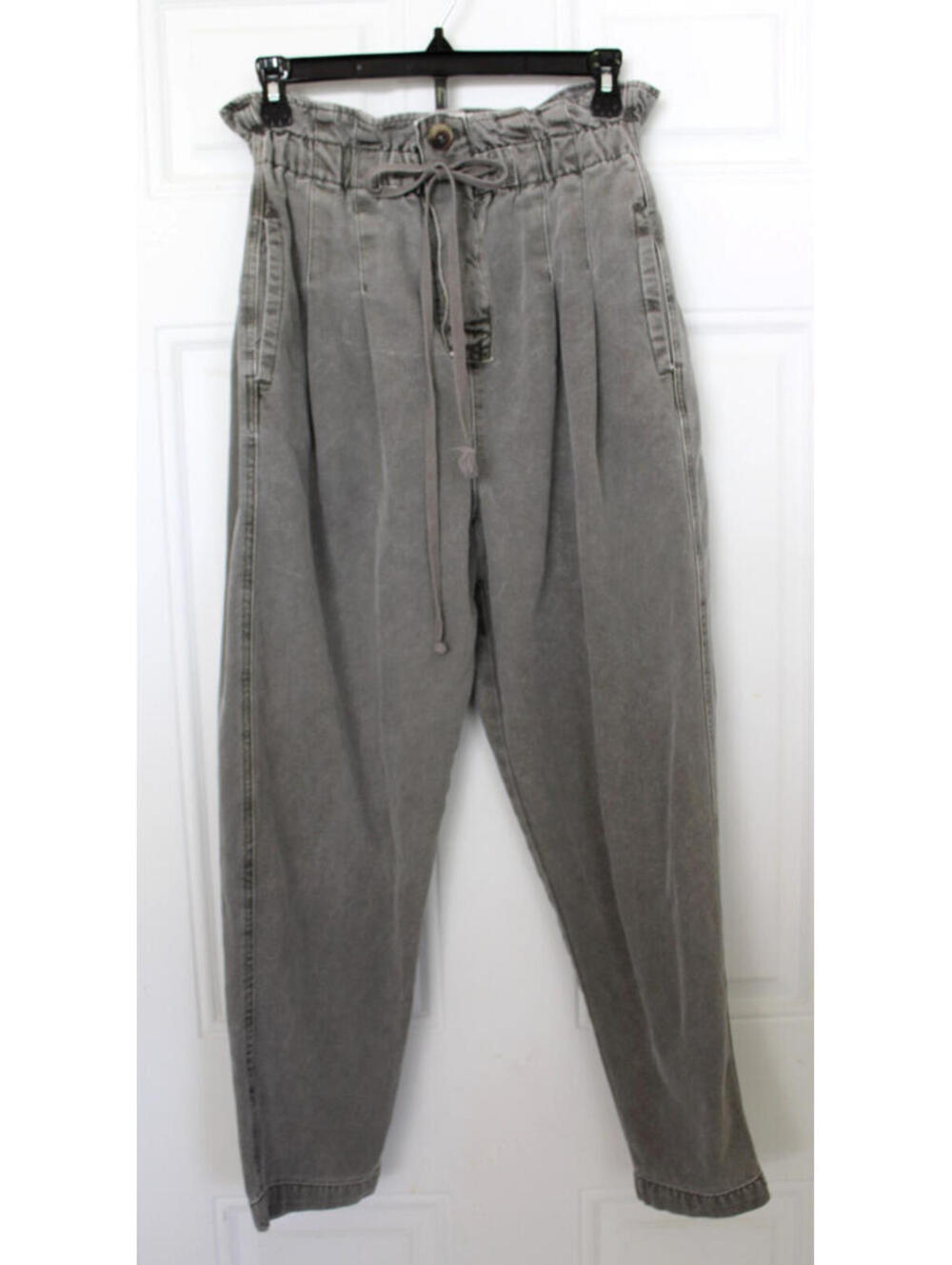 Free People Pants Sz XS Gray denim Margate Pleated Paperbag Cropped Button Fly